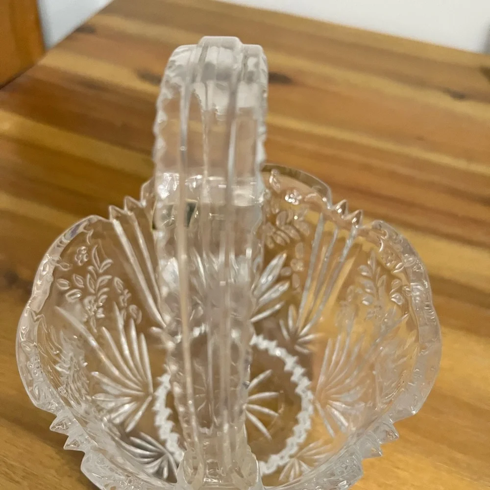 Oneida Crystal Spring Lace basket